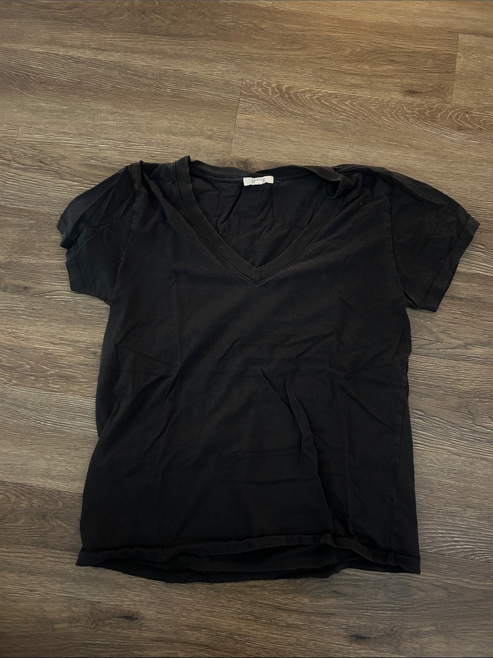 Leallo Black V‑Neck Short Sleeve Women's Top size medium